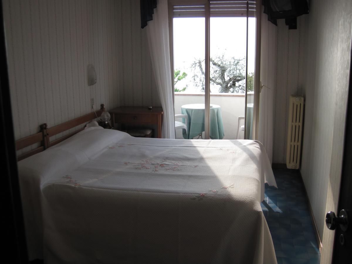 ברנצונה סול גארדה Piccolo Hotel Direkt Am See מראה חיצוני תמונה