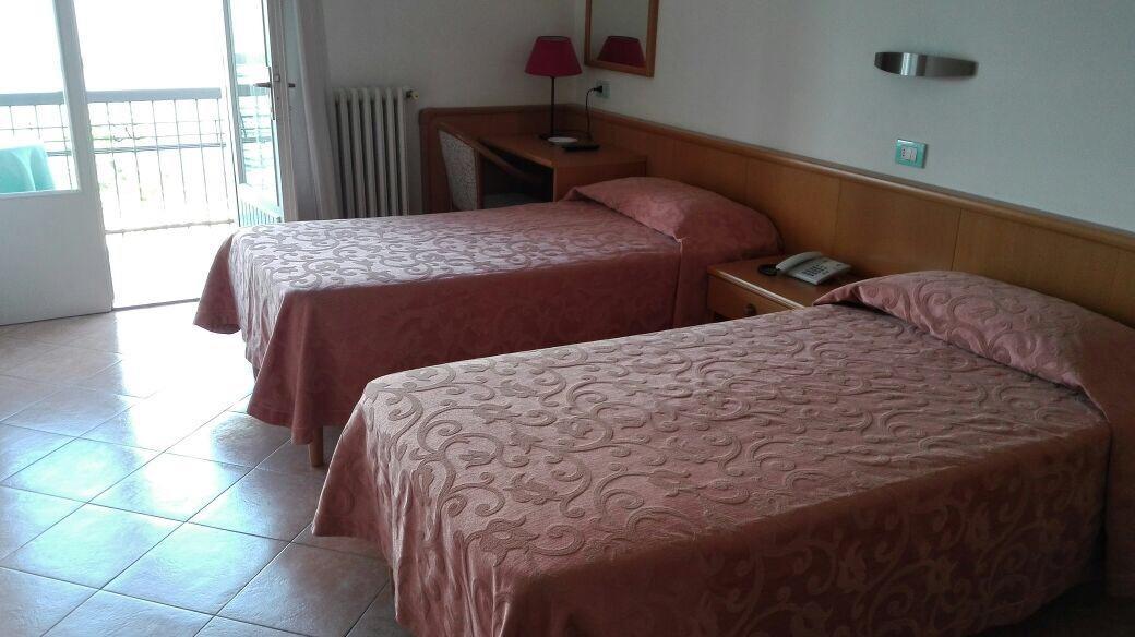 ברנצונה סול גארדה Piccolo Hotel Direkt Am See מראה חיצוני תמונה