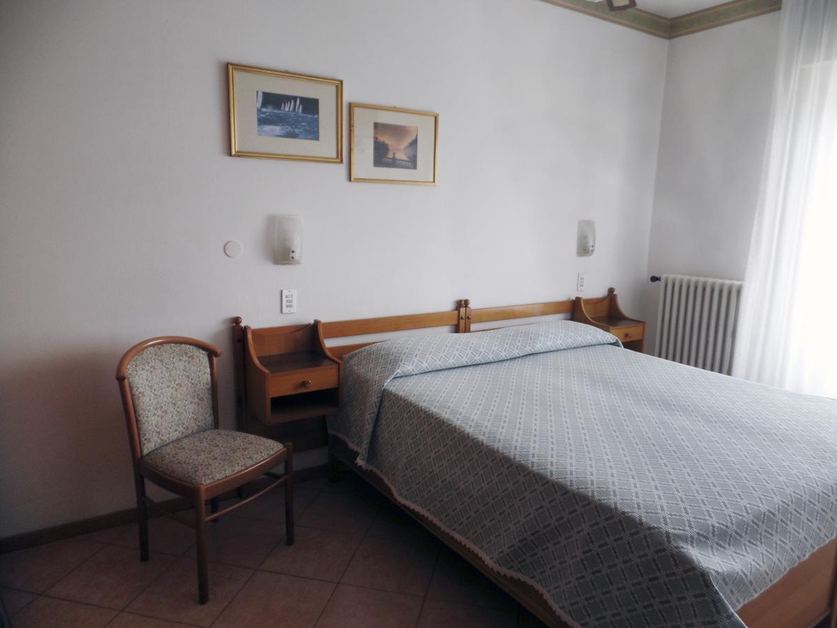 ברנצונה סול גארדה Piccolo Hotel Direkt Am See מראה חיצוני תמונה