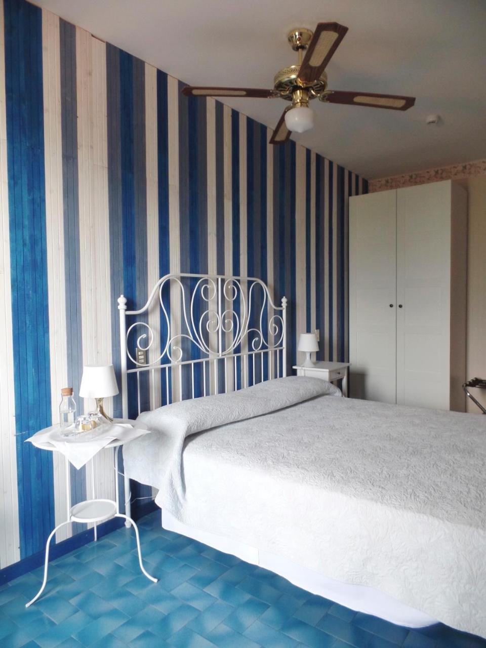 ברנצונה סול גארדה Piccolo Hotel Direkt Am See מראה חיצוני תמונה