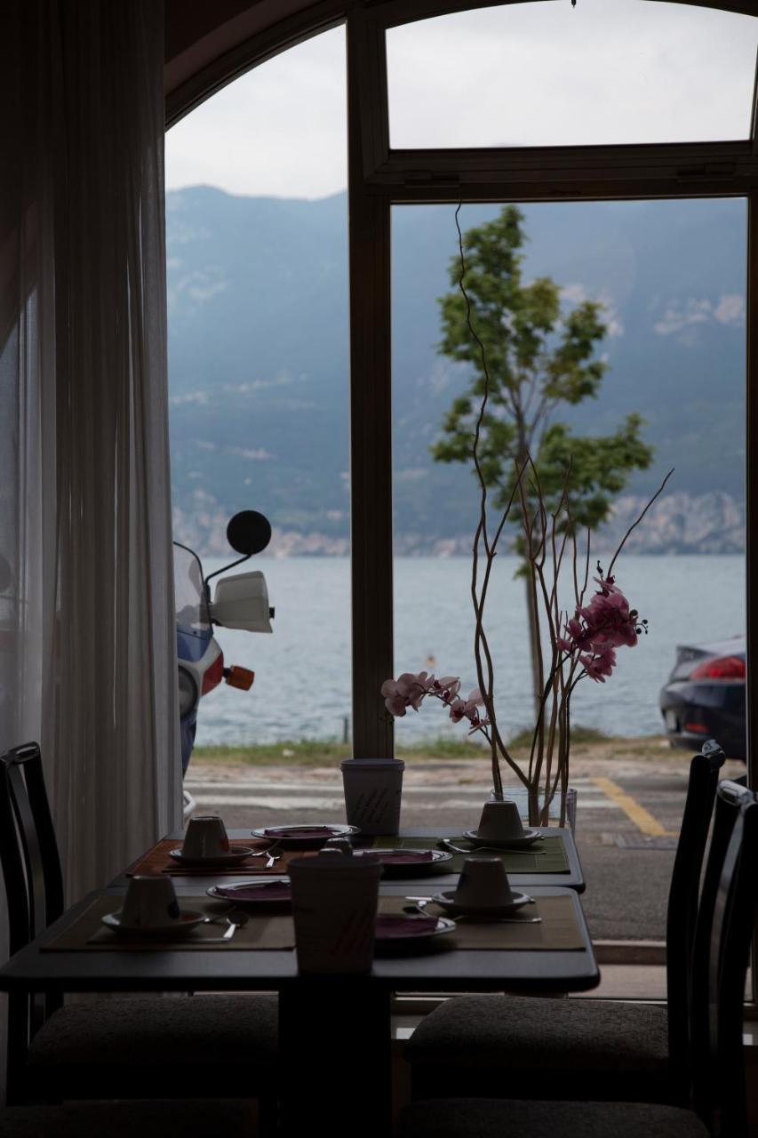 ברנצונה סול גארדה Piccolo Hotel Direkt Am See מראה חיצוני תמונה