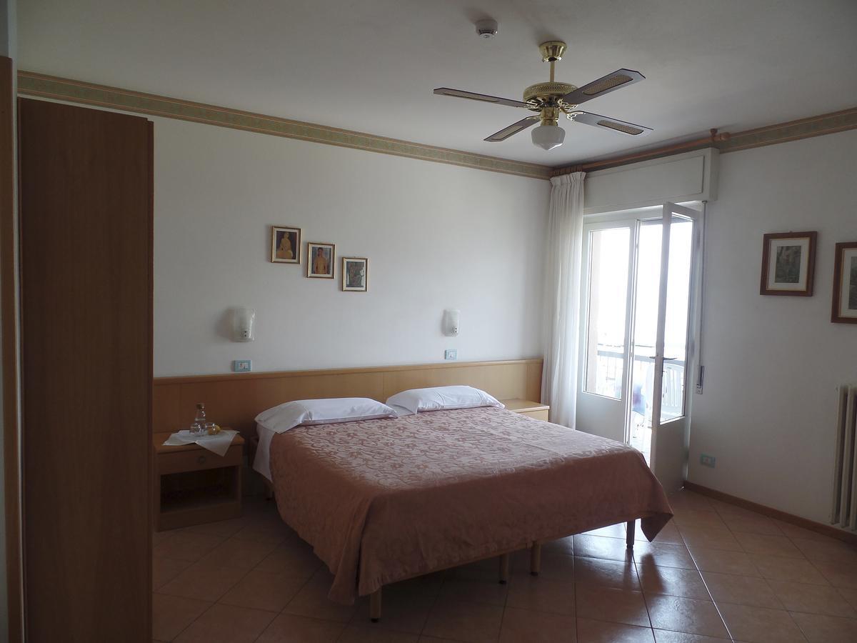 ברנצונה סול גארדה Piccolo Hotel Direkt Am See מראה חיצוני תמונה