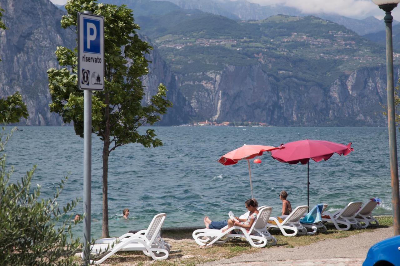 ברנצונה סול גארדה Piccolo Hotel Direkt Am See מראה חיצוני תמונה