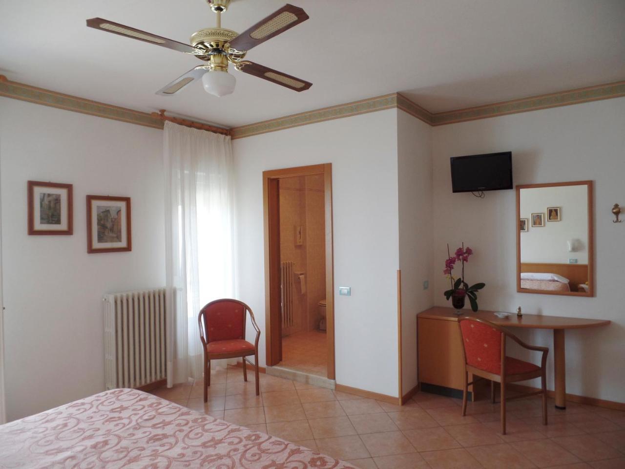 ברנצונה סול גארדה Piccolo Hotel Direkt Am See מראה חיצוני תמונה